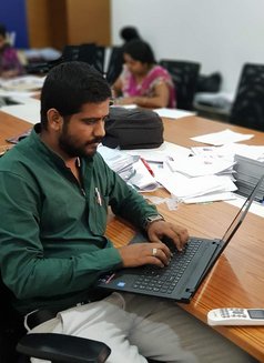 Venkatesh - Acompañantes masculino in Bangalore Photo 1 of 4