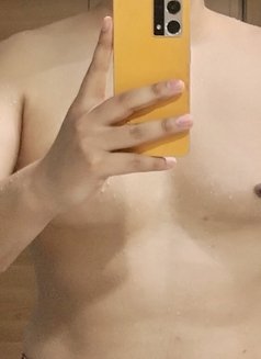 Venky - Male adult performer in Maldives Photo 2 of 2