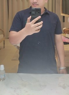 Venkyking - Male adult performer in Maldives Photo 2 of 6