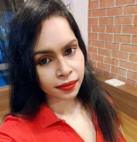 Vennila Nesapakkam - Intérprete transexual de adultos in Chennai