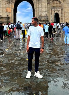 Venom - Male escort in New Delhi Photo 2 of 4