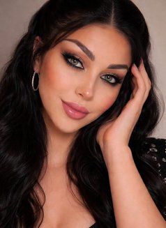 Vanessa - Transsexual escort in Beirut Photo 1 of 11