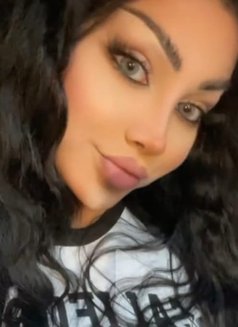 Vanessa - Transsexual escort in Beirut Photo 2 of 11