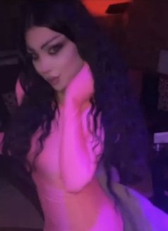 Vanessa - Transsexual escort in Beirut Photo 9 of 11