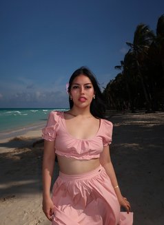 Venus Garcia - puta in Singapore Photo 7 of 8