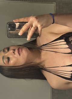 Shemale Venus MILF body - Transsexual escort in Riyadh Photo 10 of 19