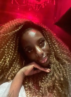 Venus Noire - puta in London Photo 2 of 6