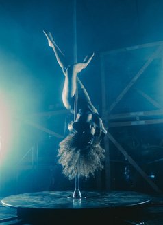 Venus Noire - puta in London Photo 3 of 6