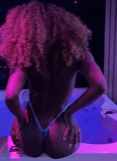 Venus Noire - puta in London Photo 4 of 6