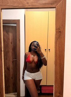 Vera - puta in Ajmān Photo 4 of 5