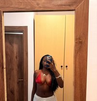 Vera - escort in Ajmān Photo 4 of 5