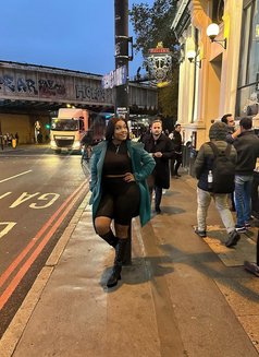 Vera - escort in Guangzhou Photo 2 of 4