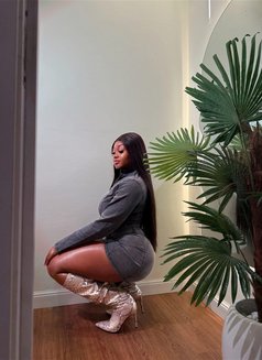 Vera - escort in Guangzhou Photo 3 of 5