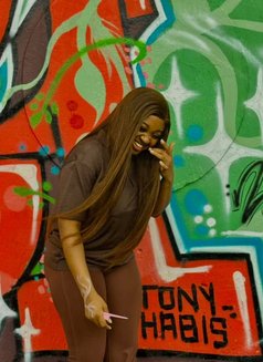 Vera - escort in Guangzhou Photo 4 of 5