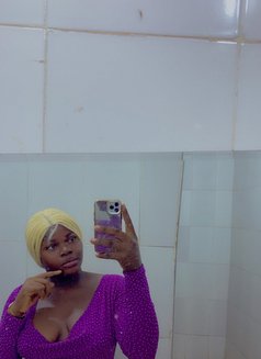 Vera - escort in Accra Photo 2 of 5