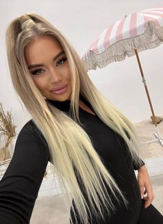 Veronika - escort in Abu Dhabi Photo 1 of 8