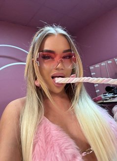 Veronika - escort in Abu Dhabi Photo 6 of 8