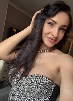 Vera - escort in Beirut Photo 4 of 7