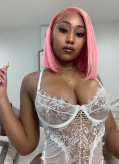 Vera - escort in Bali Photo 4 of 7