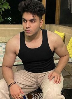 Verified profile only for male - Acompañantes masculino in Nagpur Photo 14 of 22