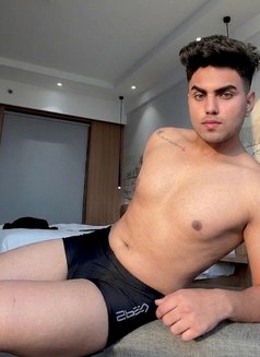 Verified profile only for male - Acompañantes masculino in Nagpur Photo 15 of 22