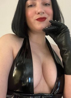 Verified Rosa - dominatrix in Berlin Photo 3 of 8