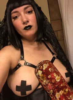 Verified Rosa - dominatrix in Lisbon Photo 5 of 10