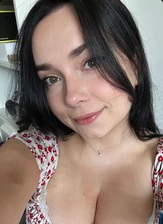 Verina - puta in Brisbane Photo 2 of 2