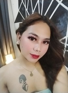 Veronica Huge Cock - Transsexual escort in Manila Photo 2 of 2