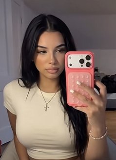 Veronica - escort in Beirut Photo 1 of 15