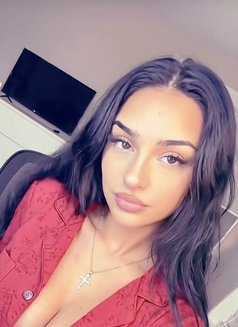 Veronica - escort in Beirut Photo 6 of 15