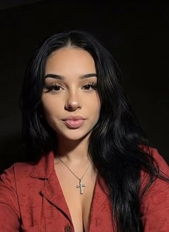 Veronica - escort in Beirut Photo 7 of 15