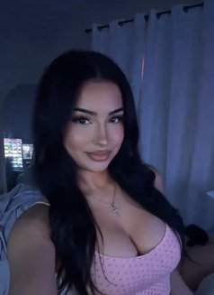 Veronica - escort in Beirut Photo 8 of 15