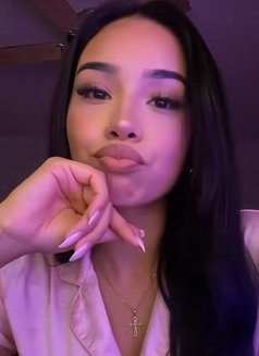 Veronica - escort in Beirut Photo 14 of 15