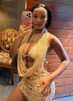Veronica - escort in Gurgaon Photo 2 of 4