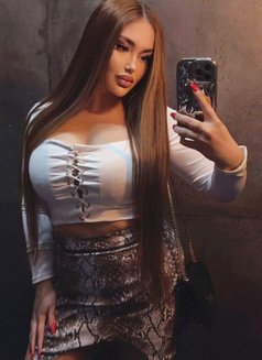 Veronika - escort in Beirut Photo 4 of 7