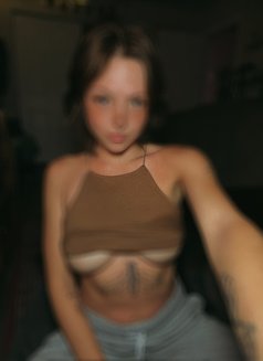 Veroniqua - puta in Charleroi Photo 1 of 5