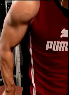 Vers - Acompañantes masculino in Dubai Photo 2 of 2