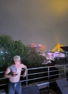 Versa Dadbod in Town - Male escort in Singapore Photo 13 of 13