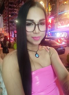 Versatanya - Acompañantes transexual in Makati City Photo 1 of 7