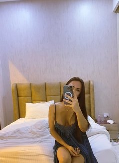🟢 First times are Welcome - Transsexual escort in Riyadh Photo 8 of 8