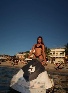 Versatile fantasy Alyssa - Transsexual escort in Manila Photo 5 of 6