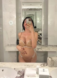 Versatile Kay - Transsexual escort in Dubai Photo 3 of 30