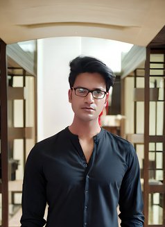Passionate Male Escort for Women - Acompañantes masculino in Kolkata Photo 6 of 18