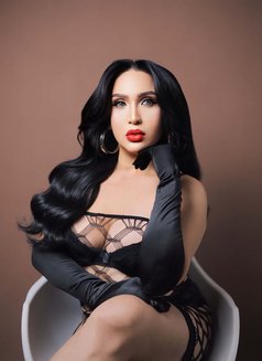 Versatile Mistress Erica just landed - Transsexual escort in Tokyo Photo 22 of 25