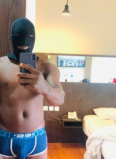 Veryhuge - Male escort in Jakarta Photo 5 of 7