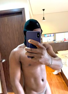 Veryhuge - Male escort in Jakarta Photo 6 of 7