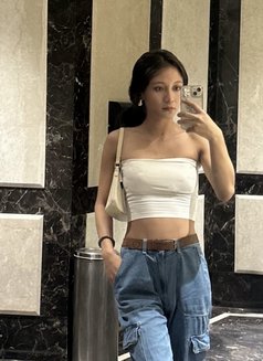 Vesper - Transsexual escort in New Delhi Photo 7 of 9