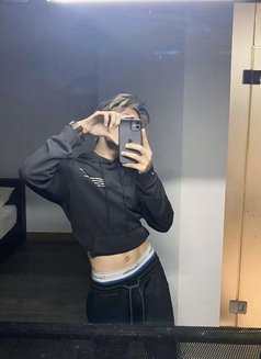 Vexen Sam Young Boy 22 - Male escort in Singapore Photo 2 of 17