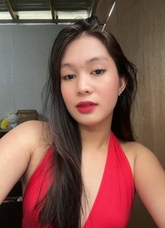 Vhonieee - Transsexual escort in Manila Photo 3 of 5